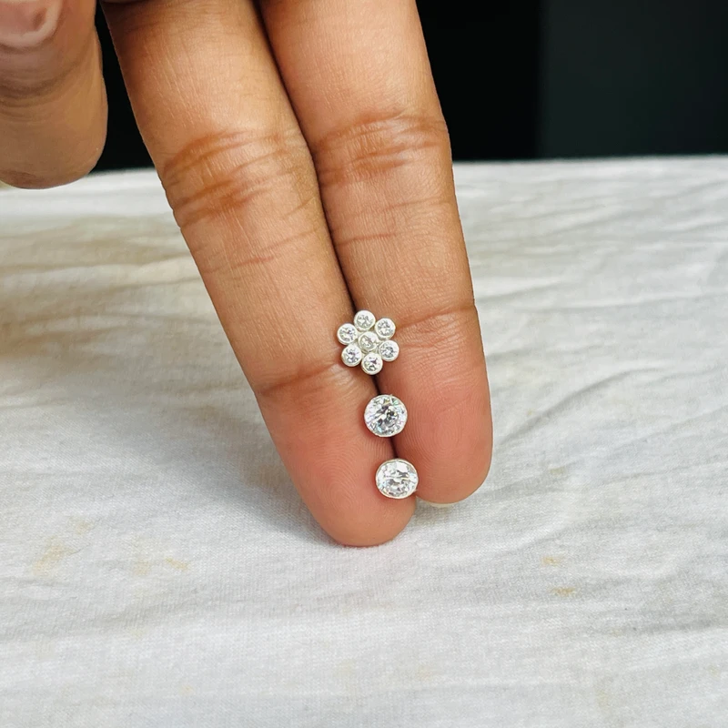 7 Stone Nosepin+1 Stone Ear Top with Free Delivery Combo